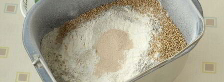 пшенично-ржаной хлеб с кунжутом в хлебопечке. Шаг 2