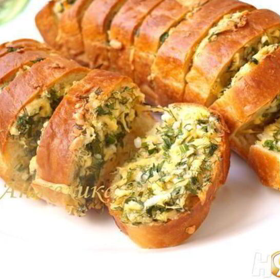 Рецепт запеченный батон с сыром и чесноком