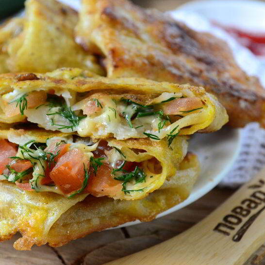 Рецепт конвертики из лаваша с сыром и помидорами