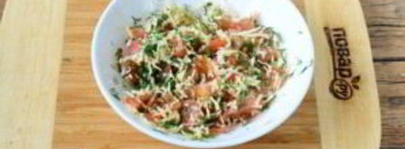 конвертики из лаваша с сыром и помидорами. Шаг 3