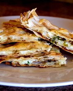 Лаваш с луком и сыром