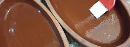 лаваш с тунцом и шпинатом, запеченный в глиняной тарелке. Шаг 6