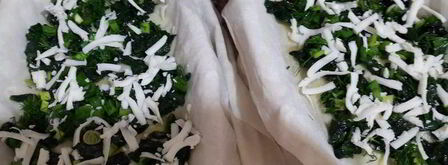 лаваш с тунцом и шпинатом, запеченный в глиняной тарелке. Шаг 9