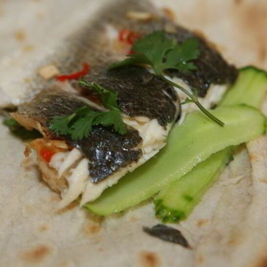 Рецепт пряный сибас в лаваше с огурцом и зеленью