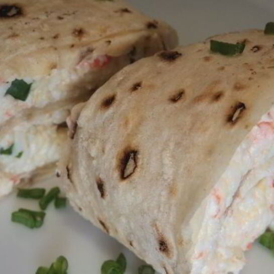 Рецепт рулетики из лаваша с крабовыми палочками