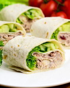 Рулеты из лаваша с корейской и свежей морковью