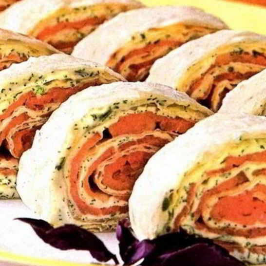 Рецепт рулеты из тонкого лаваша с семгой и сыром