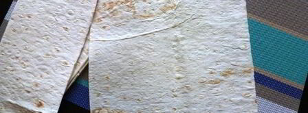 сосиска в лаваше с сыром и огурчиком. Шаг 3