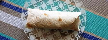 сосиска в лаваше с сыром и огурчиком. Шаг 5