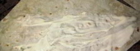 трубочки из лаваша с начинкой. Шаг 3