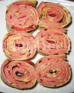 Закуска из колбасы в лаваше