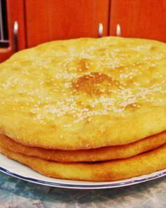 Домашняя дрожжевая лепешка кунжутная