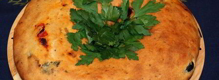 фокачча с маслинами, вялеными помидорами и зеленью. Шаг 3