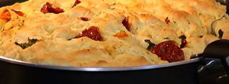 фокачча с вялеными помидорами и базиликом. Шаг 10