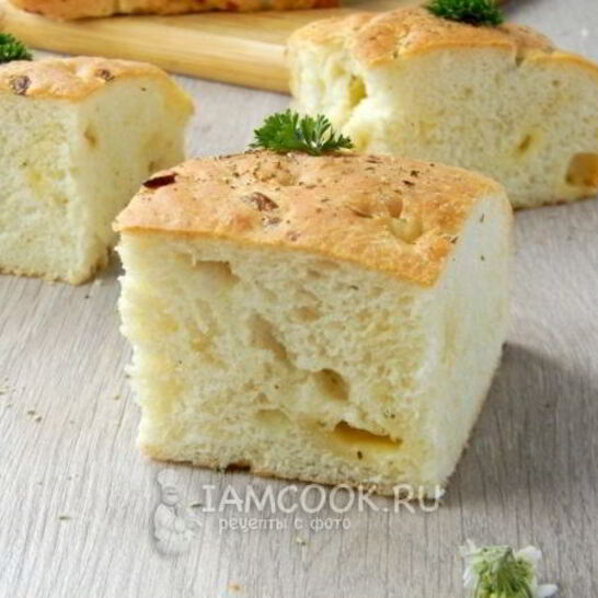 Рецепт фокачча с жареным луком и сыром