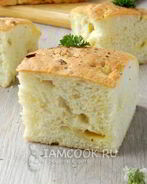 Фокачча с жареным луком и сыром