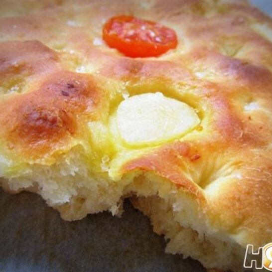 Рецепт картофельная фокачча с томатами и чесноком