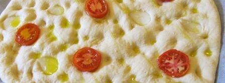 картофельная фокачча с томатами и чесноком. Шаг 4