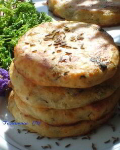 Лепешки картофельно-творожные с тмином и травами