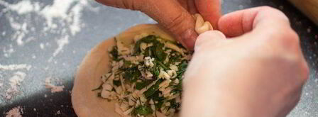 лепешки с сыром, чесноком и зеленью. Шаг 4