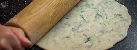 лепешки с сыром, чесноком и зеленью. Шаг 5
