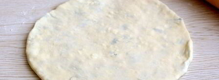 лепешки с творогом и зеленью на сковороде. Шаг 12