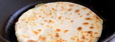 лепешки с творогом и зеленью на сковороде. Шаг 13