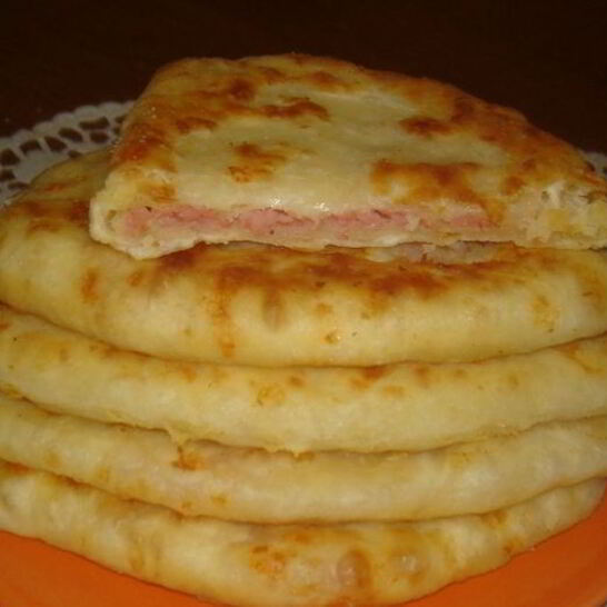 Рецепт лепешки с ветчиной и сыром