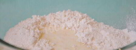 лепешки с зеленым луком и моцареллой. Шаг 2