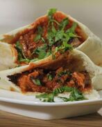 Пита с индейкой и салатом