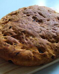 Воздушная фокачча с томатами и оливками