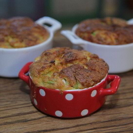 Рецепт маффины с кабачком, фетой и зеленым луком