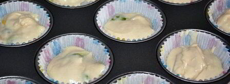 маффины с разноцветным шоколадным драже смартис. Шаг 3