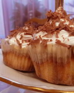 Маффины с шоколадом и белковым кремом