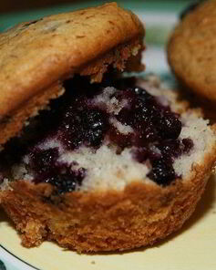 Маффины с замороженной черникой и миндалем