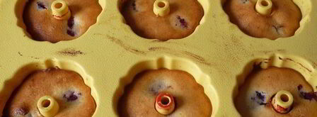 нежные манные маффины с малиной. Шаг 4