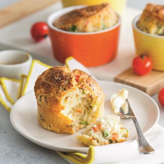 Рецепт пикантные маффины с копченым лососем