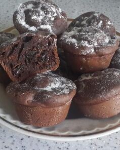 Шоколадные маффины с какао и изюмом