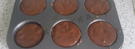 шоколадные маффины с какао и изюмом. Шаг 3