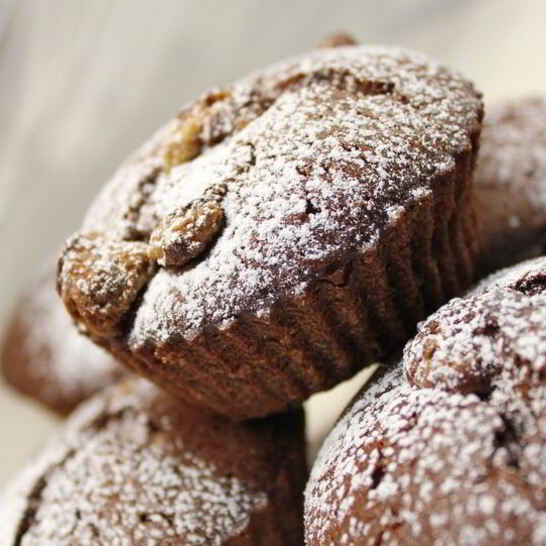 Рецепт шоколадные маффины с халвой