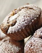 Шоколадные маффины с халвой