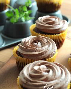 Шоколадные маффины с шоколадной шапочкой