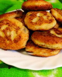 Оладьи из картофельного пюре с творогом