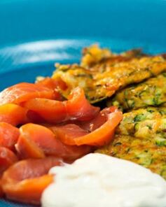 Оладьи из тыквы и цукини с форелью