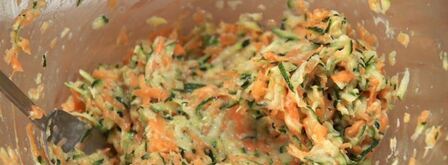 оладьи из тыквы и цукини с форелью. Шаг 2