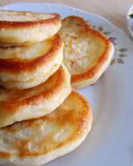 Оладьи с сыром и колбасой