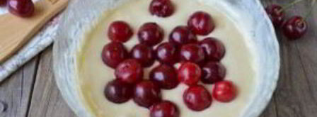 оладьи с вишней на кефире. Шаг 4