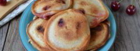 оладьи с вишней на кефире. Шаг 7