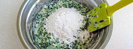 оладьи с зеленым луком. Шаг 5