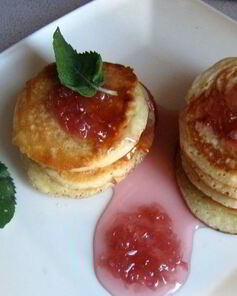 Пышные оладушки на кислом молоке